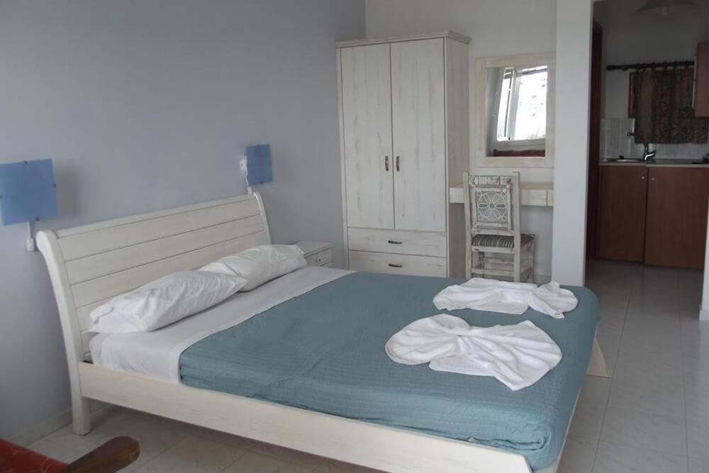 Κalamitsi Rooms & Apartments Кимолос Экстерьер фото