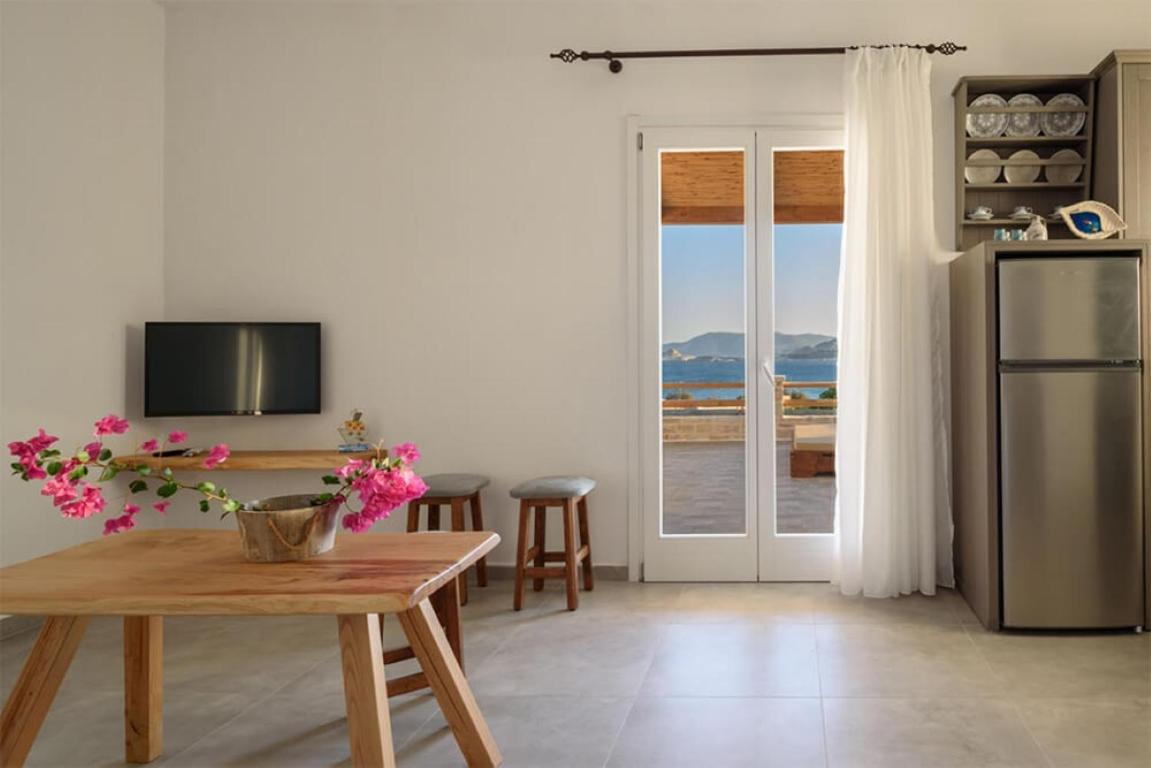 Κalamitsi Rooms & Apartments Кимолос Экстерьер фото