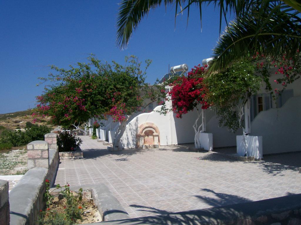 Κalamitsi Rooms & Apartments Кимолос Экстерьер фото